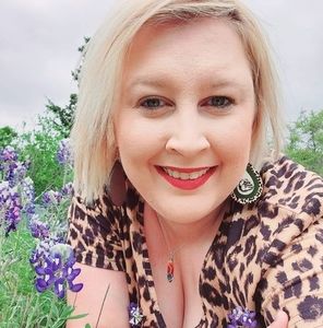 Meet your Posher, Hallie